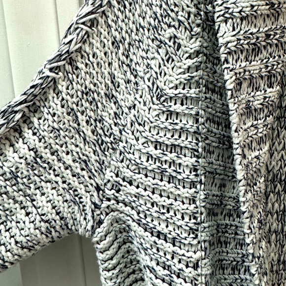 Gap marled navy and white cardigan, EUC, size M - Picture 2 of 2